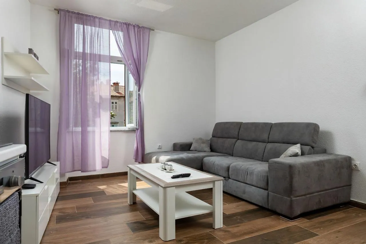 Apartments Smaila 1729 Pula 0*,  Croatia