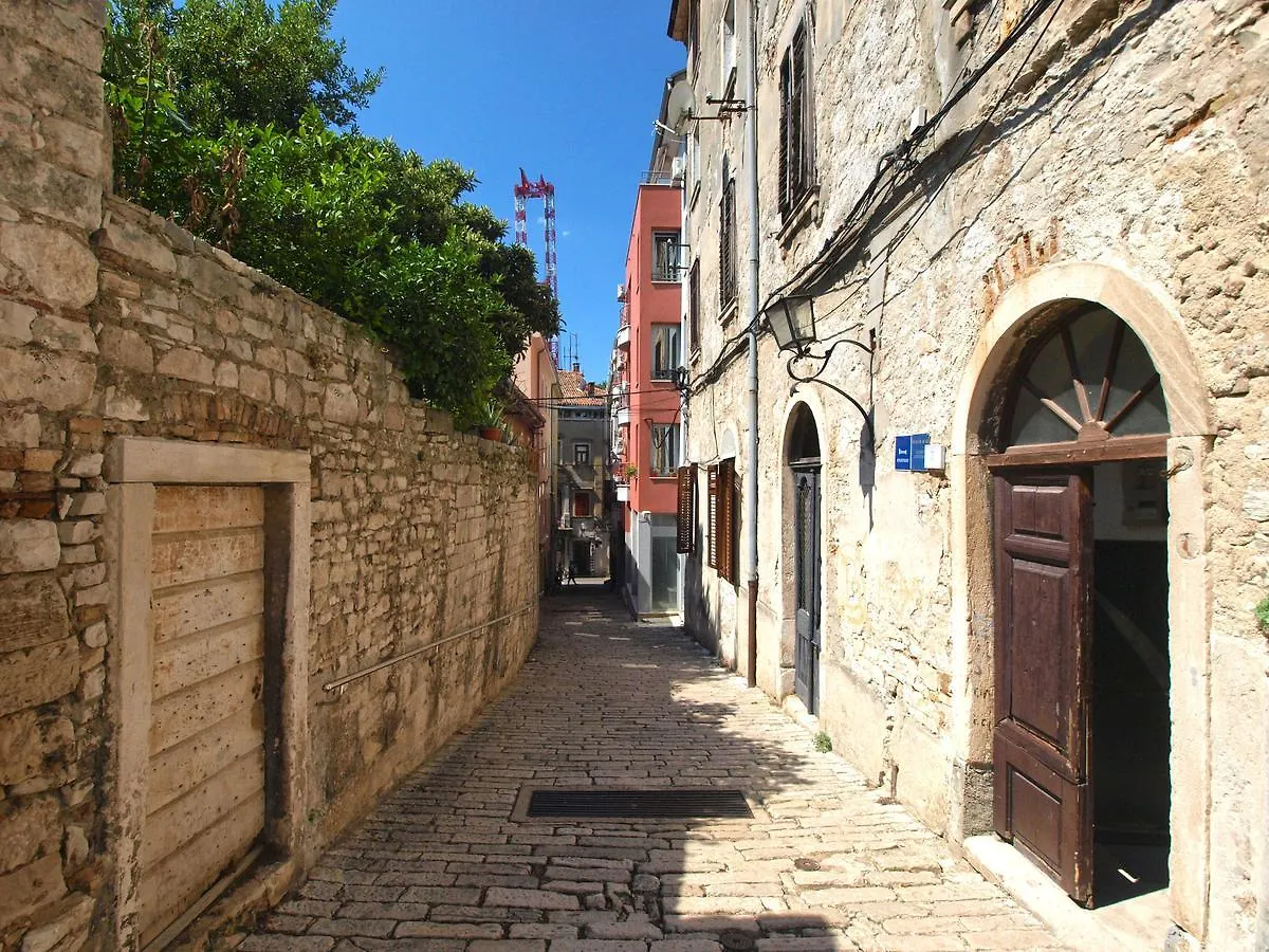 Apartments Smaila 1729 Pula